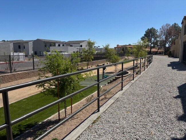 8315 N 21st Dr Phoenix, AZ 85021 photo 4