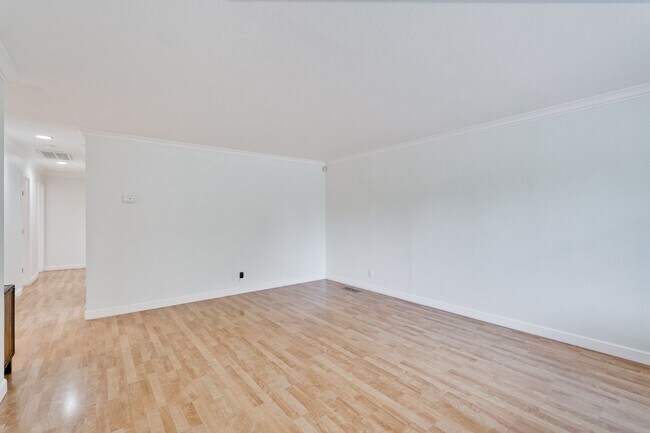 3228 Woodmont Dr San Jose, CA 95118 photo 5