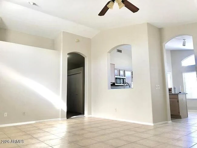 7427 W Crest Ln Glendale, AZ 85310 photo 5