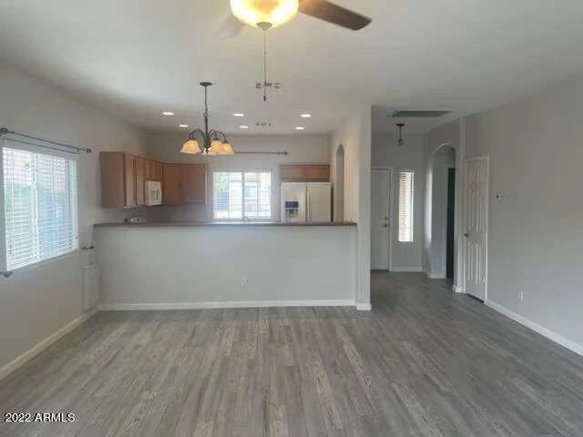 553 E San Carlos Way Chandler, AZ 85249 photo 2