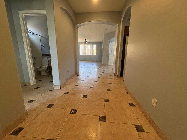 16519 N 71st Ave Peoria, AZ 85382 photo 4