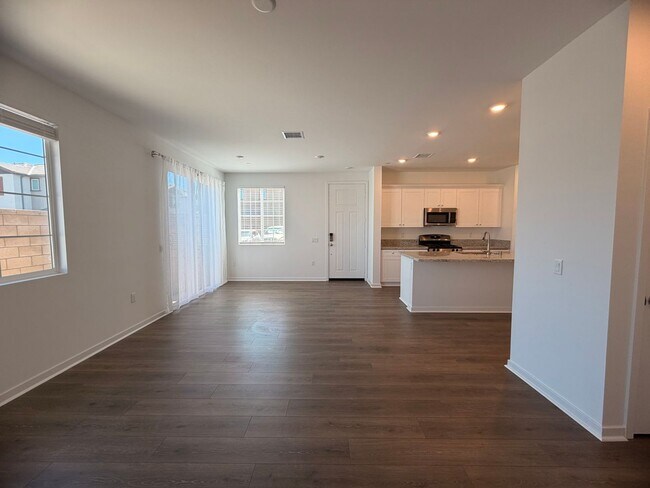 29388 Oceanside Dr Winchester, CA 92596 photo 4