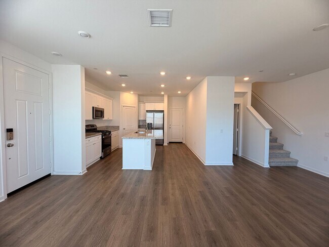 29388 Oceanside Dr Winchester, CA 92596 photo 3