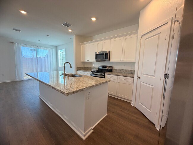 29388 Oceanside Dr Winchester, CA 92596 photo 5