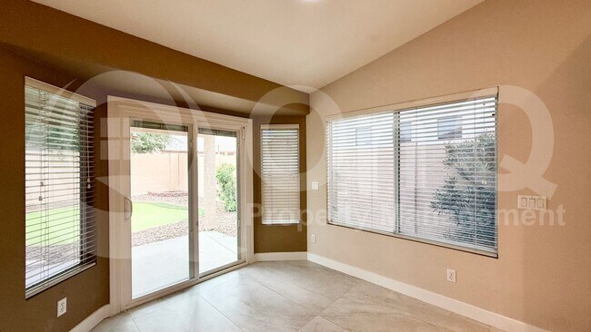 10828 W Utopia Rd Sun City, AZ 85373 photo 4