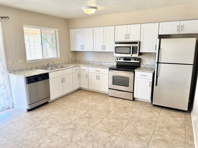 3144 W Villa Maria Dr Phoenix, AZ 85053 photo 2
