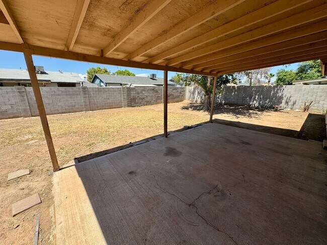 3144 W Villa Maria Dr Phoenix, AZ 85053 photo 3