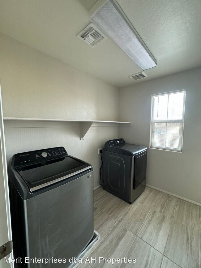 16623 W Sierra St Surprise, AZ 85388 photo 3
