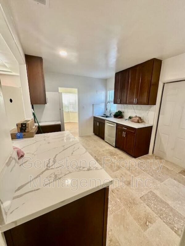 5017 College Ave San Diego, CA 92115 photo 5