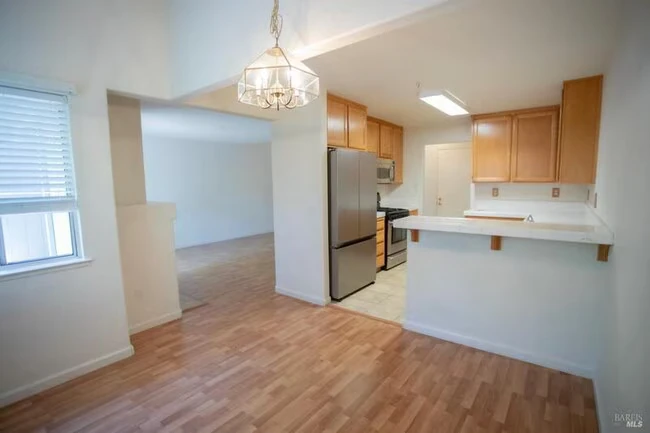 1549 Monarch Pl Rohnert Park, CA 94928 photo 2