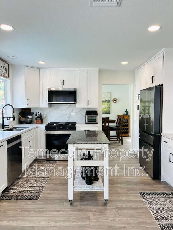 40536 New Town Dr Temecula, CA 92591