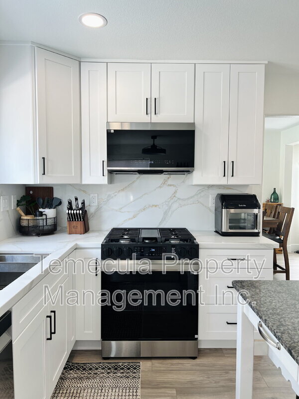 40536 New Town Dr Temecula, CA 92591 photo 2