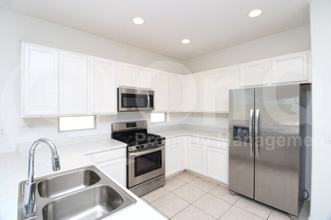 3732 S 64th Ln Phoenix, AZ 85043 photo 3
