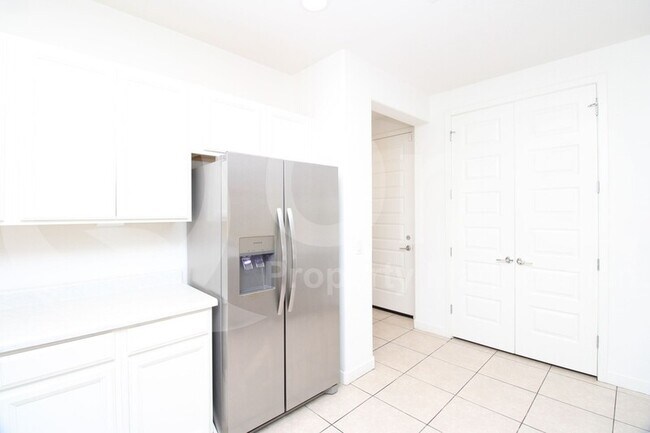 3732 S 64th Ln Phoenix, AZ 85043 photo 5