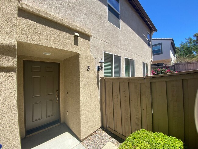 25204 Crest Haven St Murrieta, CA 92562 photo 2
