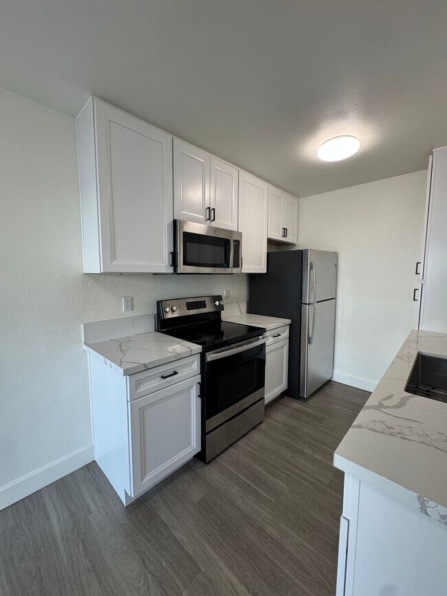 1443-1445 Hornblend St San Diego, CA 92109 photo 3