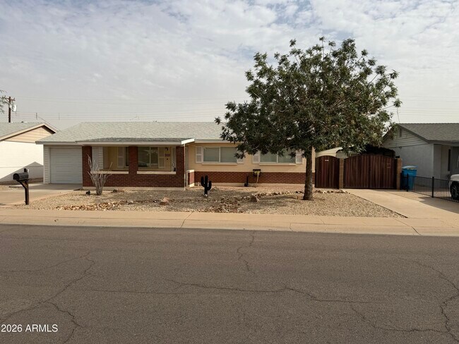 2426 W Echo Ln photo 4