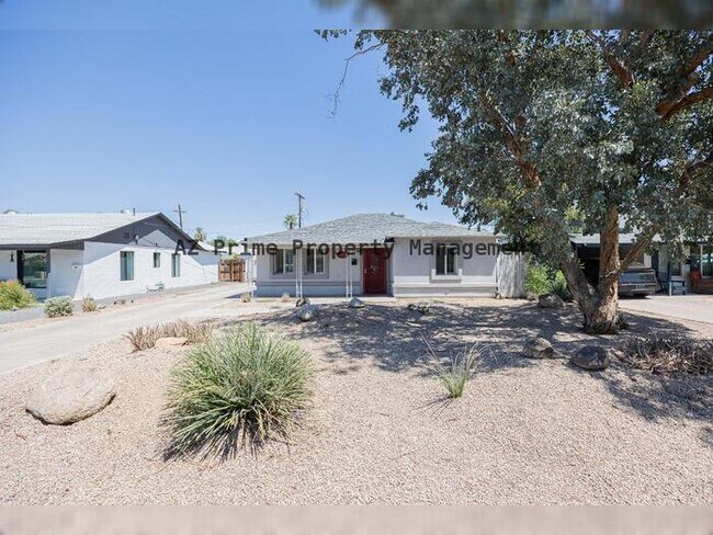 1332 E Whitton Ave Phoenix, AZ 85014 photo 2