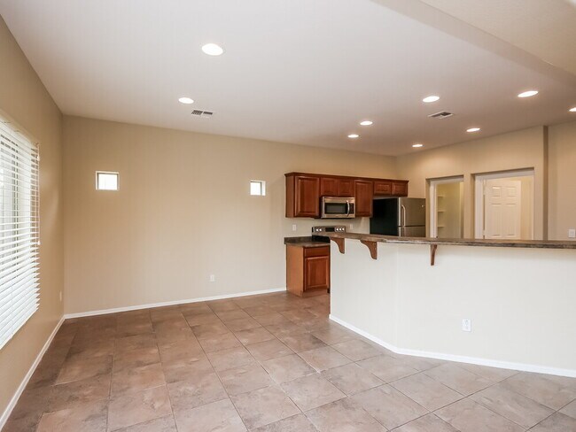 17606 W Bridger St Surprise, AZ 85388 photo 4