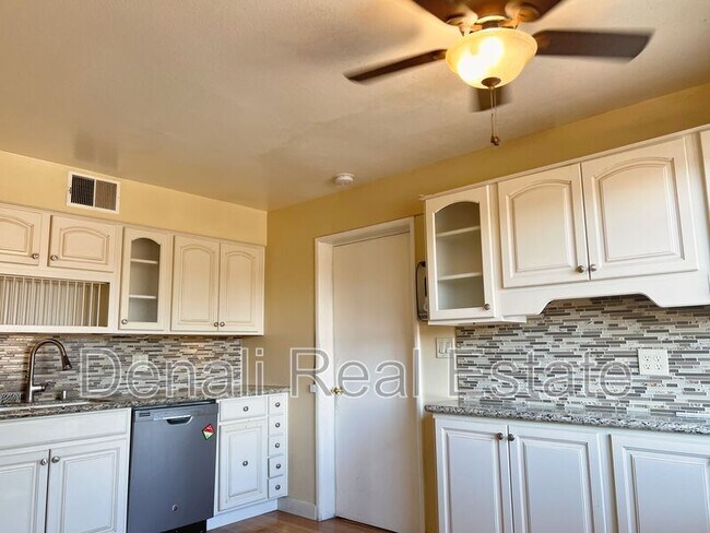 1512 W Huntington Dr Tempe, AZ 85282 photo 5