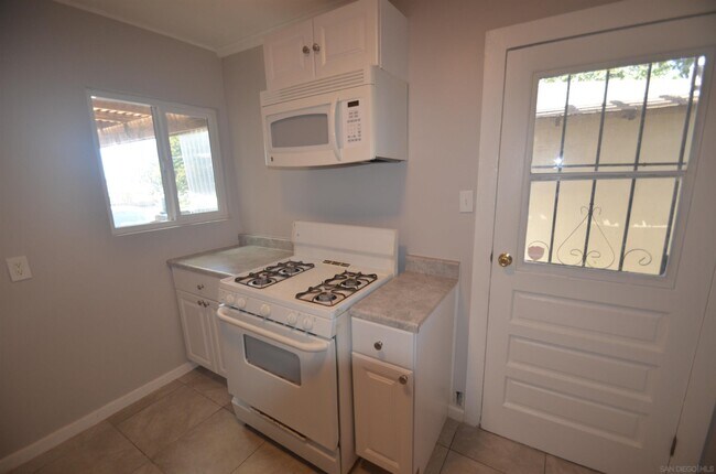 619 Palm Ave National City, CA 91950 photo 5