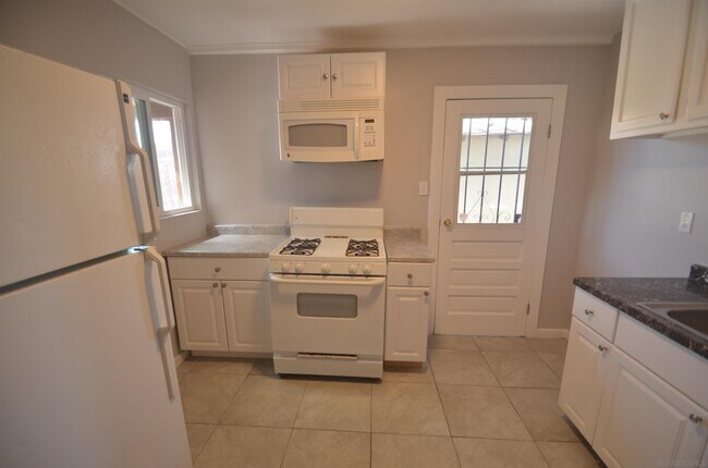 619 Palm Ave National City, CA 91950 photo 3