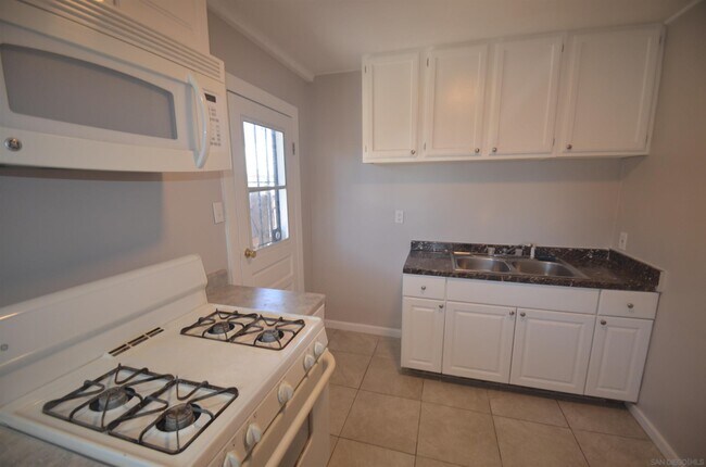 619 Palm Ave National City, CA 91950 photo 4