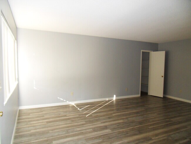 157 Vera Cir Vista, CA 92084 photo 5