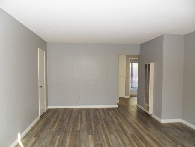 157 Vera Cir Vista, CA 92084 photo 4