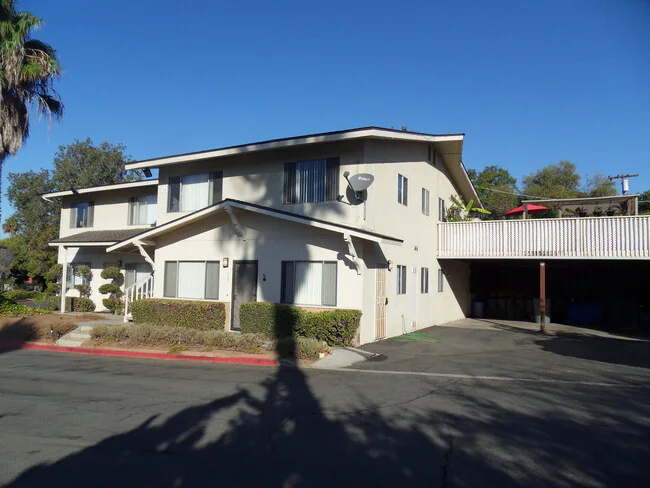 157 Vera Cir Vista, CA 92084 photo 3