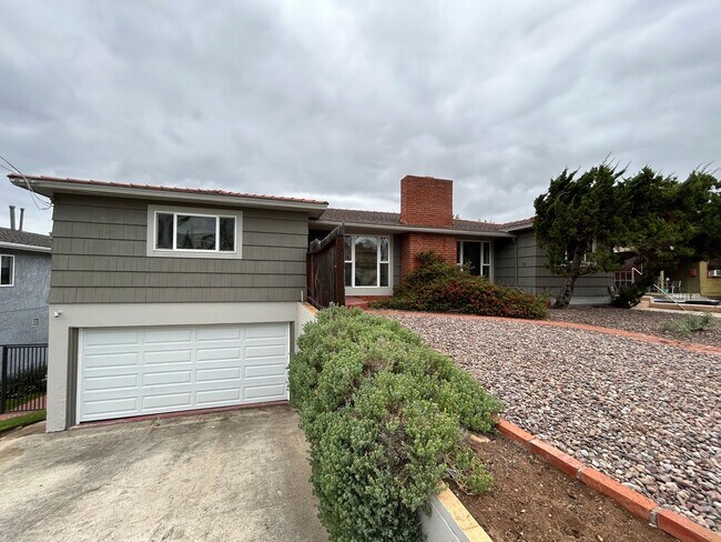 5074 La Dorna St San Diego, CA 92115