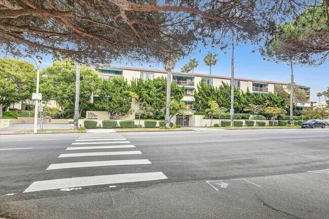 6455 La Jolla Blvd San Diego, CA 92037 photo 4