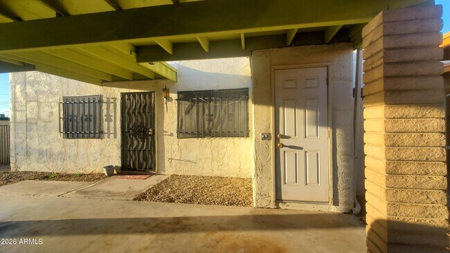 4776 W Vía Cynthia Glendale, AZ 85301 photo 3