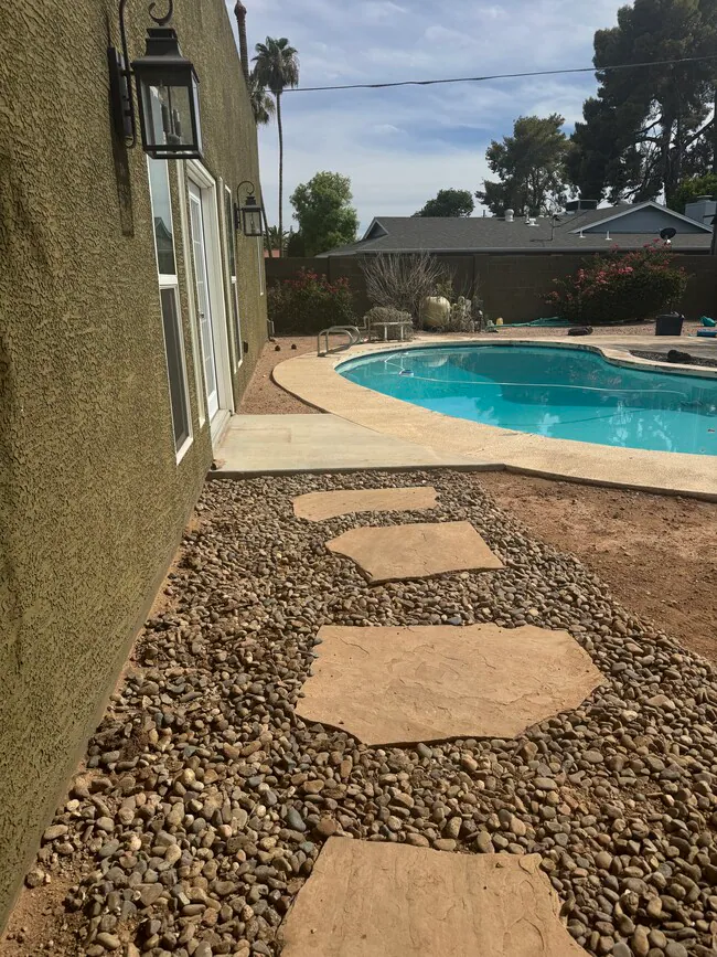 903 E La Jolla Dr Tempe, AZ 85282 photo 2