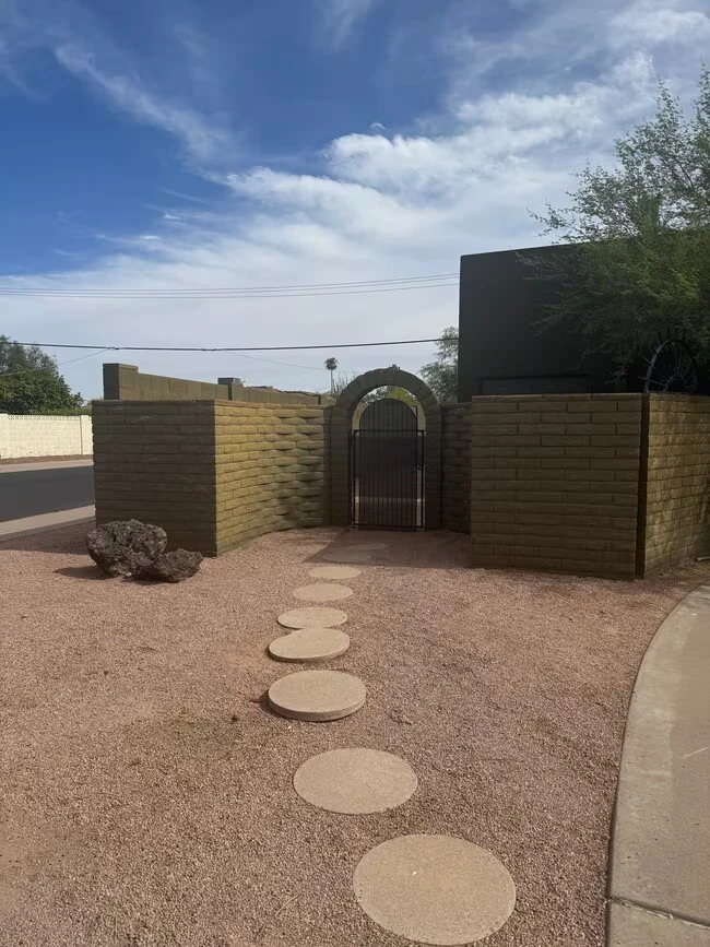 903 E La Jolla Dr Tempe, AZ 85282 photo 3