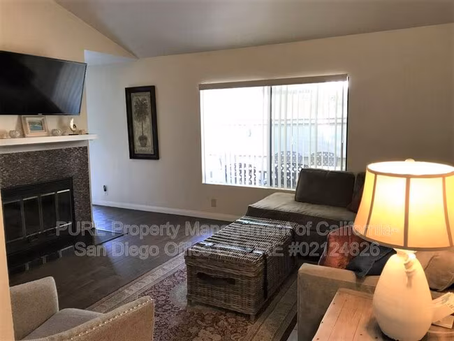 291 Durian St Vista, CA 92083 photo 2