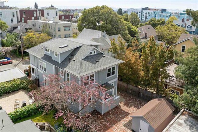 2211 Haste St Berkeley, CA 94704 photo 3