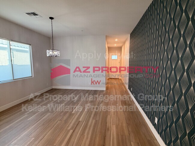 13314 W Dale Ln Peoria, AZ 85383 photo 4