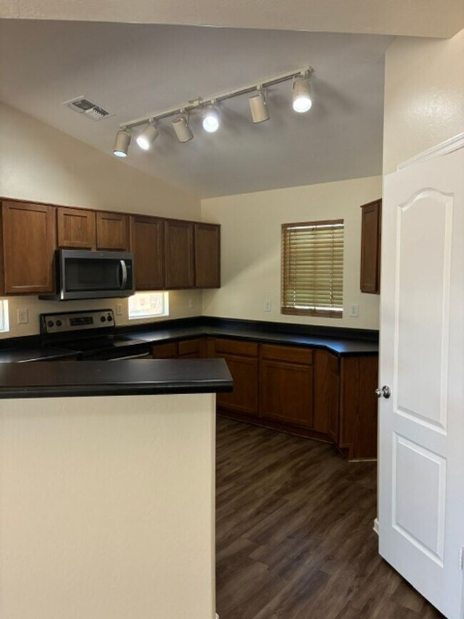 802 S 112th Ave Avondale, AZ 85323 photo 3