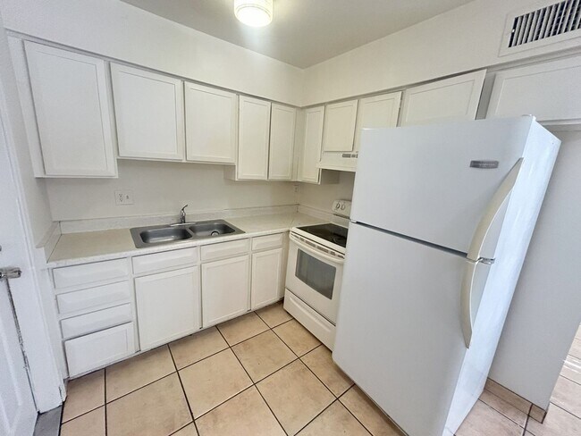 909 N Grand Mesa, AZ 85201 photo 2