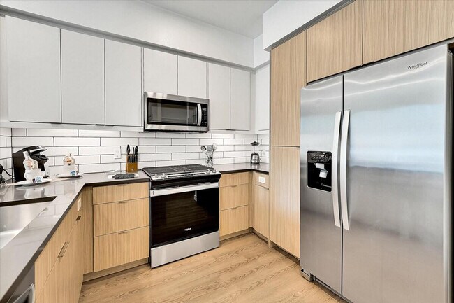 593 Camino De La Reina San Diego, CA 92108 photo 3