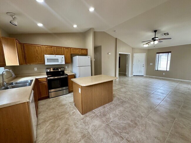 41841 W Sunland Dr Maricopa, AZ 85138 photo 4