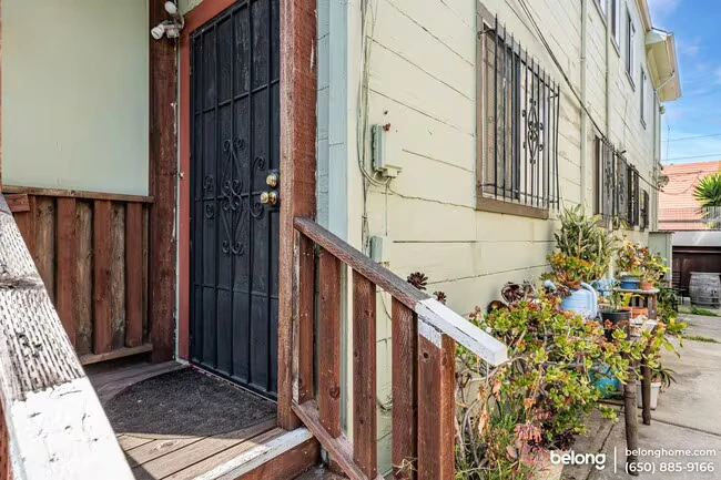 1214 13th Ave Oakland, CA 94606 photo 2