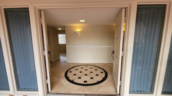 1328 E Hermosa Dr Tempe, AZ 85282 photo 2