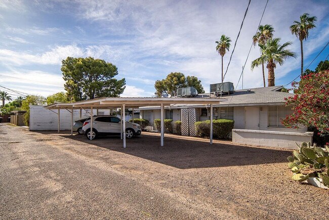 3517 E Montecito Ave Phoenix, AZ 85018 photo 2