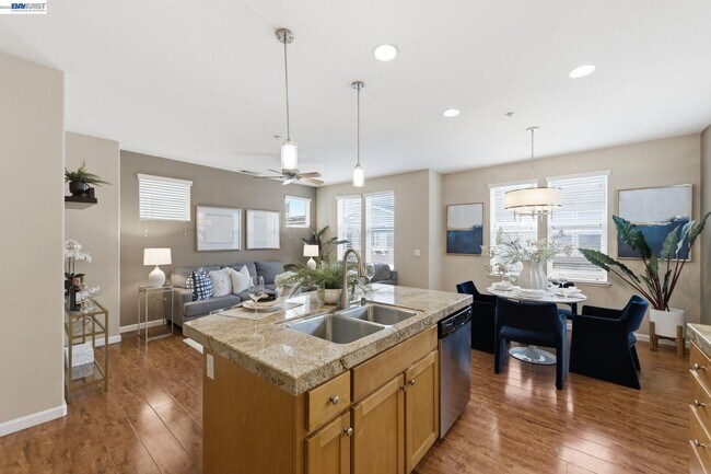 6005 Hillbrook photo 3