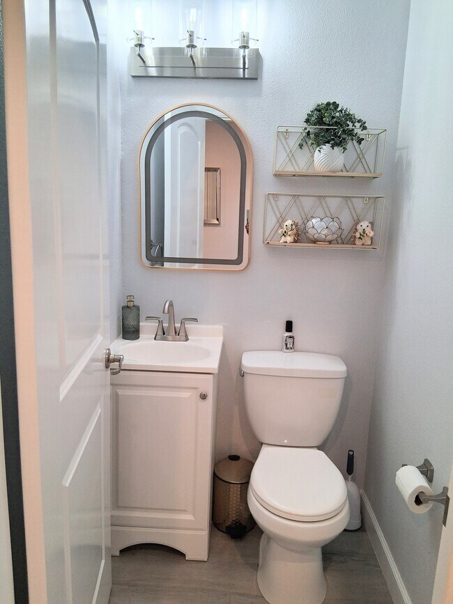 300 Locust Dr Vallejo, CA 94591 photo 4