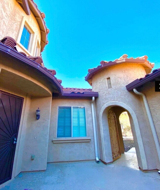 1707 W Blue Sky Dr Phoenix, AZ 85085 photo 4