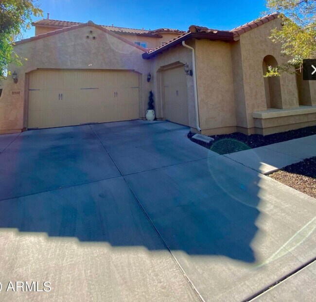 1707 W Blue Sky Dr Phoenix, AZ 85085 photo 2