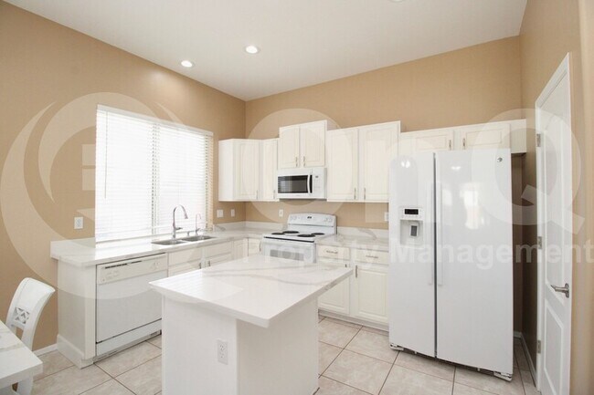 948 W Redwood Dr Chandler, AZ 85248 photo 3